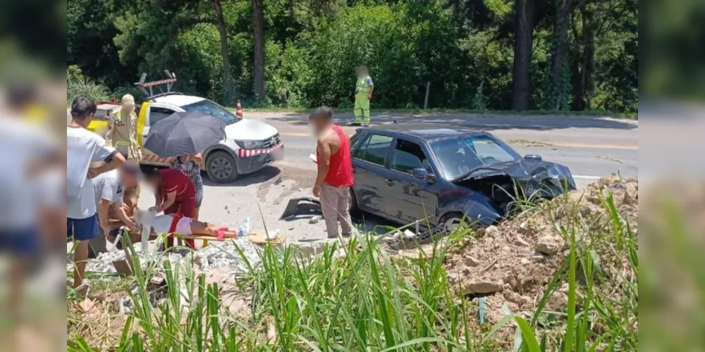 A rodovia precisou ser totalmente bloqueada nos dois sentidos por cerca de uma hora para o resgate.