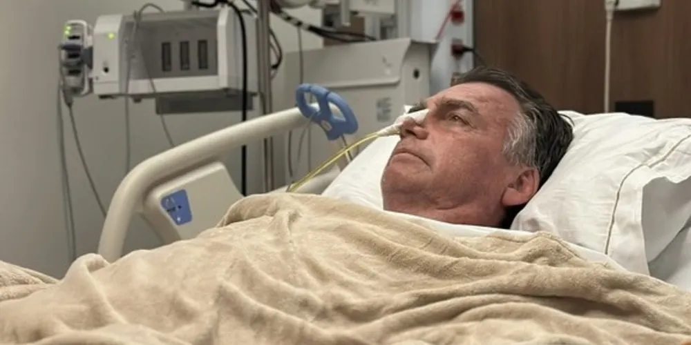Bolsonaro passou por uma cirurgia nesta quinta-feira, em Brasília