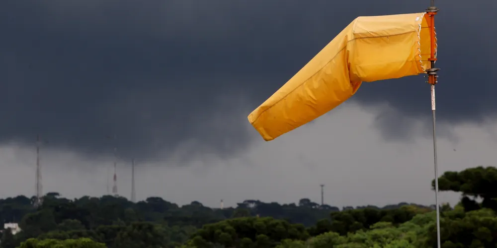 Ciclone no RS provoca ventos constantes e rajadas fortes no Paraná nesta quarta