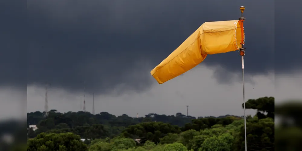 Ciclone no RS provoca ventos constantes e rajadas fortes no Paraná nesta quarta