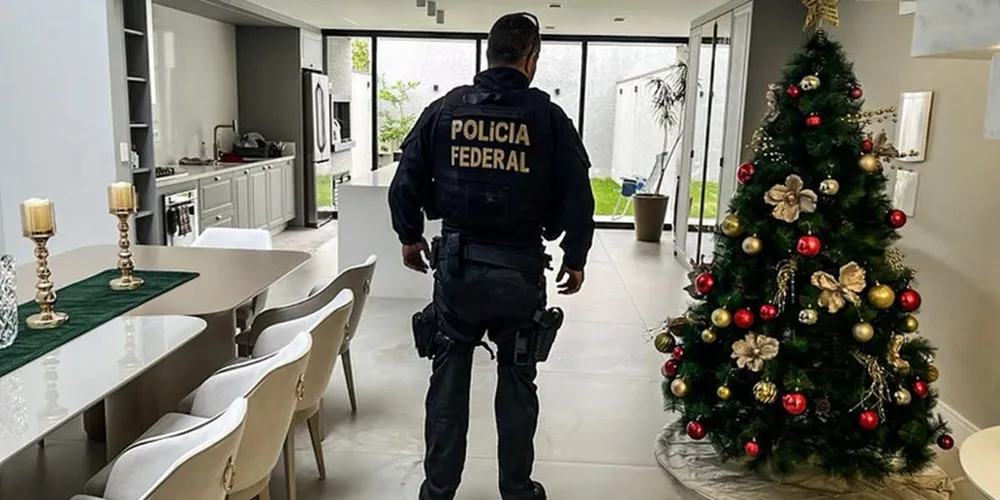 O empresário estava em um luxuoso hotel de frente para o mar