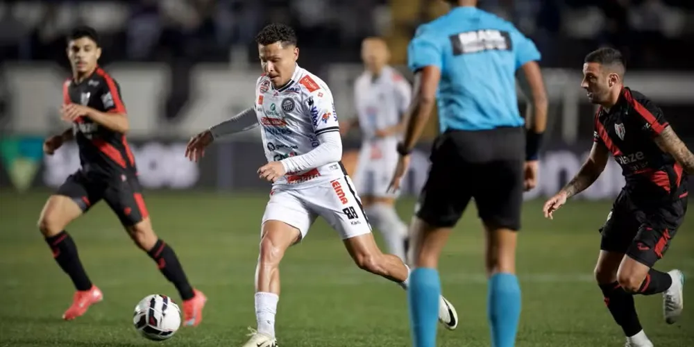 O jogo acontece neste sábado (15), às 16h30