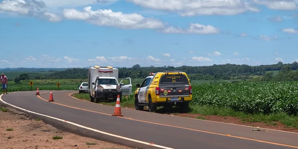 Corpo foi achado na noite de sábado (27), às margens da rodovia