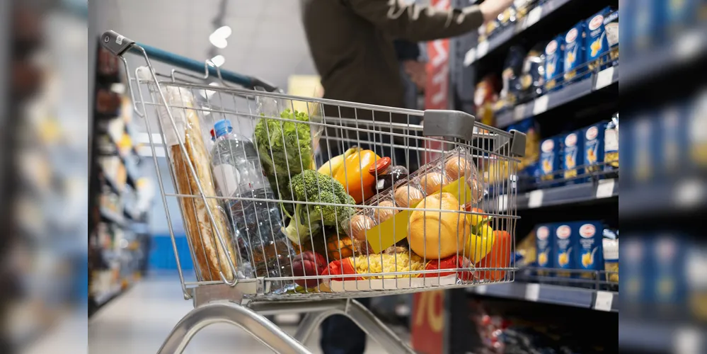 População de Ponta Grossa enfrenta filas nos mercados neste dia 31