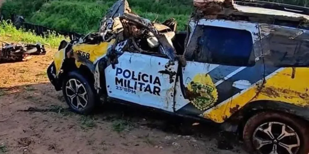 O soldado que dirigia o veículo morreu ainda no local