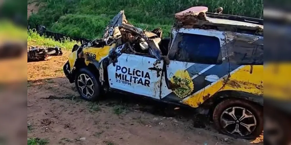 O soldado que dirigia o veículo morreu ainda no local