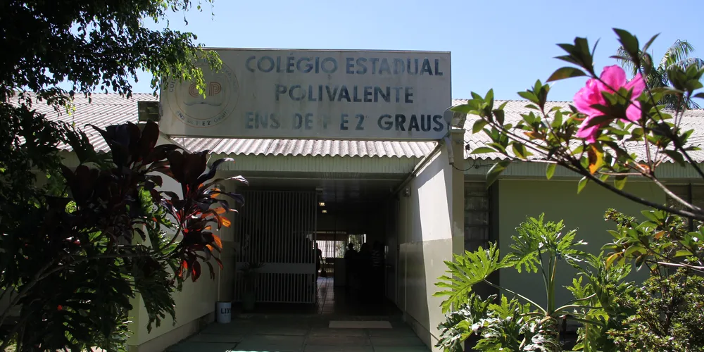A fachada do Colégio Estadual Polivalente