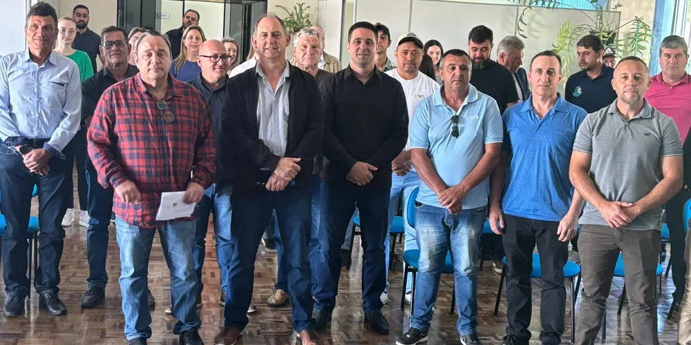 O prefeito Elias Gomes da Costa, vereadores e lideranças comunitárias estiveram reunidos com Hussein Bakri