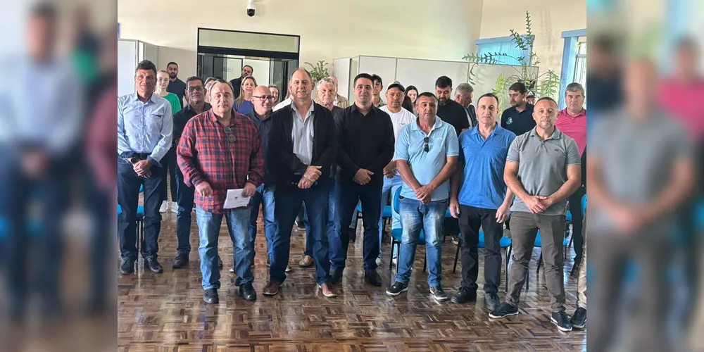 O prefeito Elias Gomes da Costa, vereadores e lideranças comunitárias estiveram reunidos com Hussein Bakri