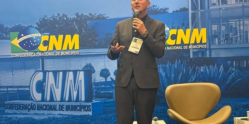 O presidente da Associação e prefeito de Rio Azul apresentou o projeto durante evento em Brasília