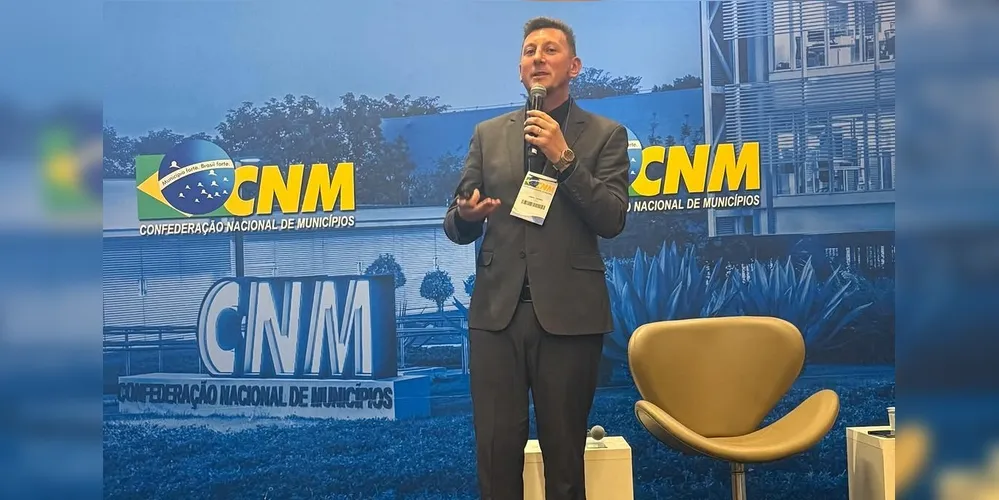 O presidente da Associação e prefeito de Rio Azul apresentou o projeto durante evento em Brasília