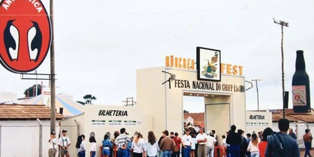 Foto tirada durante a primeira edição da Festa Nacional do Chope Escuro