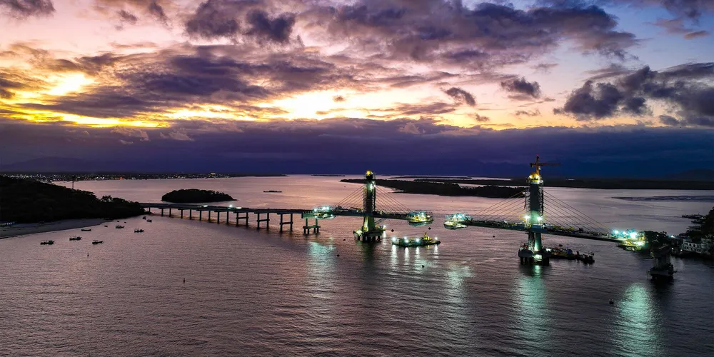 Show de fogos aconteceu na Ponte de Guaratuba