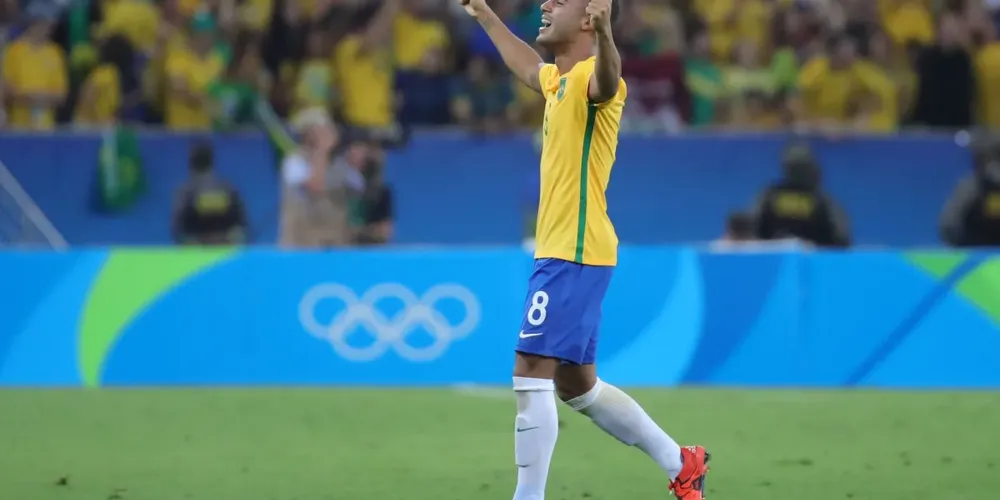 Rafinha comemora o ouro olímpico conquistado pelo Brasil sobre a Alemanha na Rio 2016