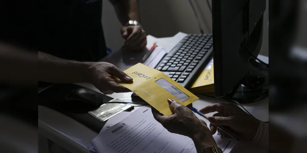 O benefício é direcionado a famílias em situação de vulnerabilidade temporária