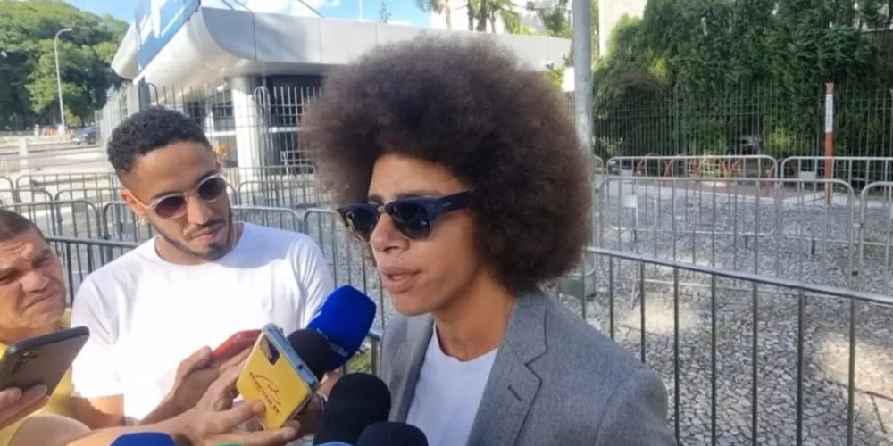 Renato Freitas (PT) em coletiva de imprensa na Alep