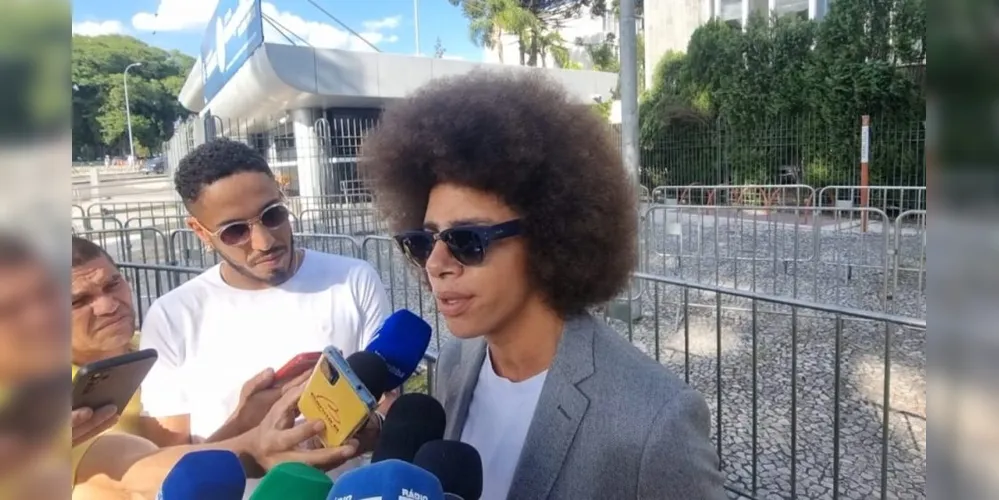 Renato Freitas (PT) em coletiva de imprensa na Alep