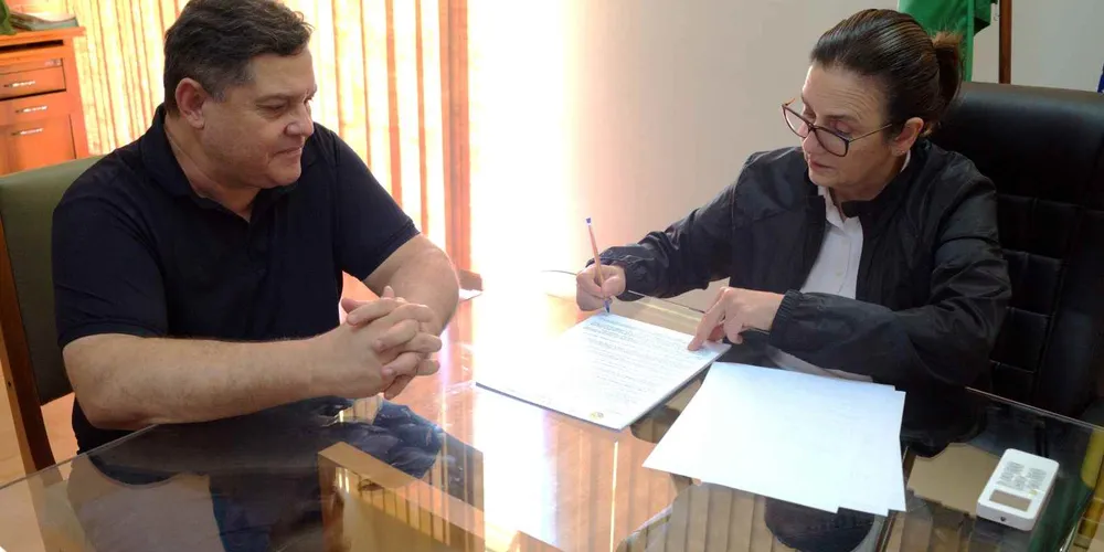 Izomar Pucci e Rita Araújo assinaram o edital
