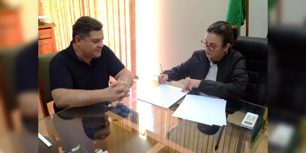 Izomar Pucci e Rita Araújo assinaram o edital