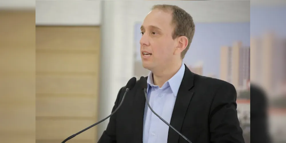 Rodrigo Manga em discurso na Câmara Municipal de Sorocaba