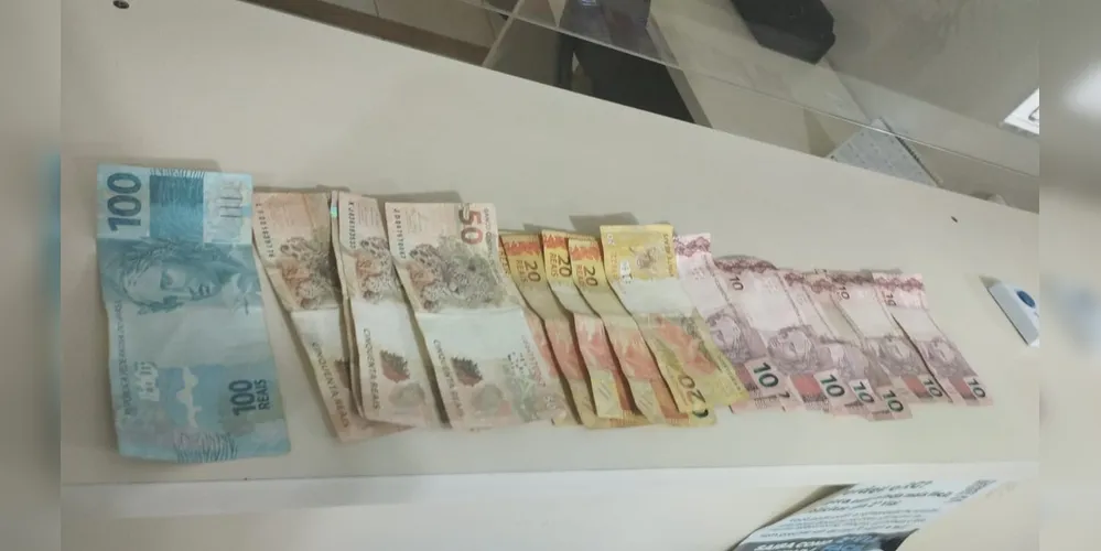 O dinheiro foi recuperado e as providências legais foram tomadas após a ocorrência