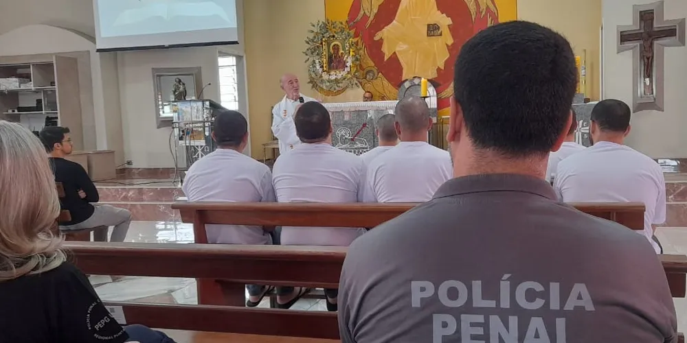 A celebração reuniu apenas as PPL que manifestaram interesse em participar do projeto religioso, além de servidores da PPPR, comunidade e membros da Pastoral Carcerária