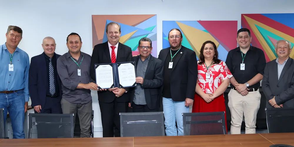 Mario Cezar, Aldo Bona, Miguel Sanches Neto e demais lideranças municipais estiveram reunidos