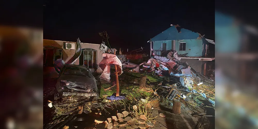 O tornado deixou 1 mil pessoas desalojadas e cerca de 28 desabrigadas