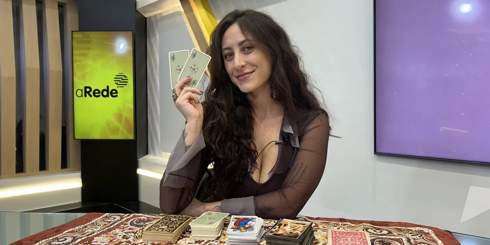 O Viver Bem recebeu a taróloga Larissa Camillo para explicar como funciona a leitura de cartas.