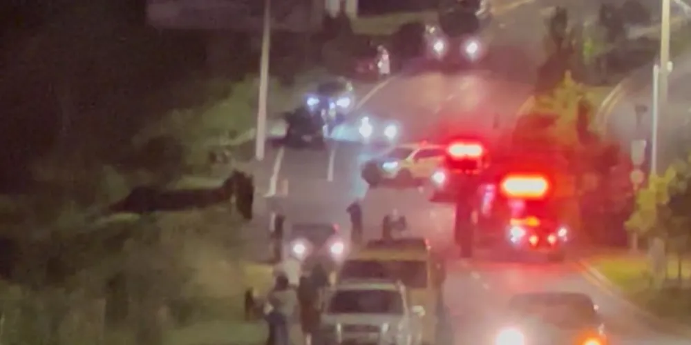 Após os dois acidentes, a via ficou completamente fechada no sentido bairro