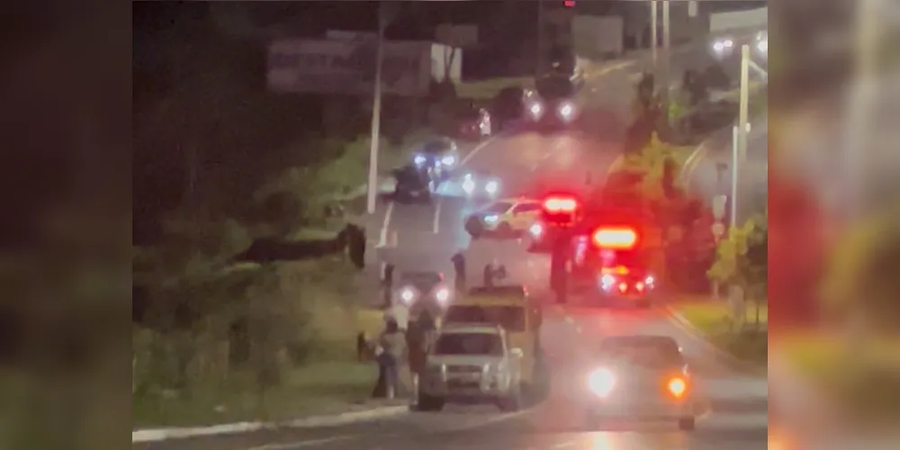 Após os dois acidentes, a via ficou completamente fechada no sentido bairro