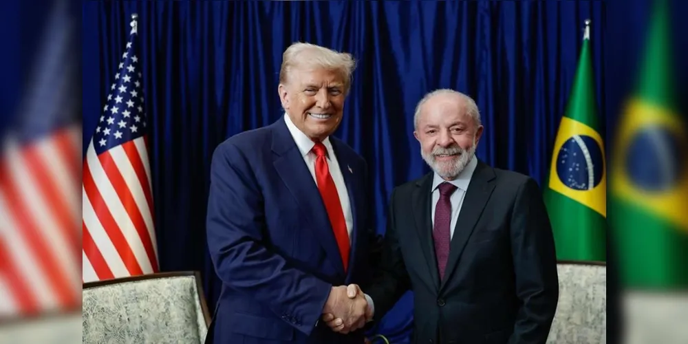 O presidente dos Estados Unidos da América (EUA), Donald Trump, ao lado do presidente do Brasil, Luiz Inácio Lula da Silva (PT)