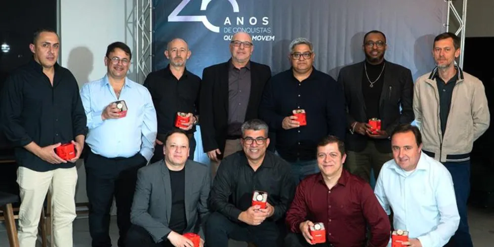 Colaboradores homenageados durante a cerimônia de celebração dos 25 anos de atuação na Klabin