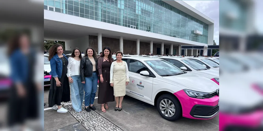 Prefeita Elizabeth Schmidt participou da entrega do veículo