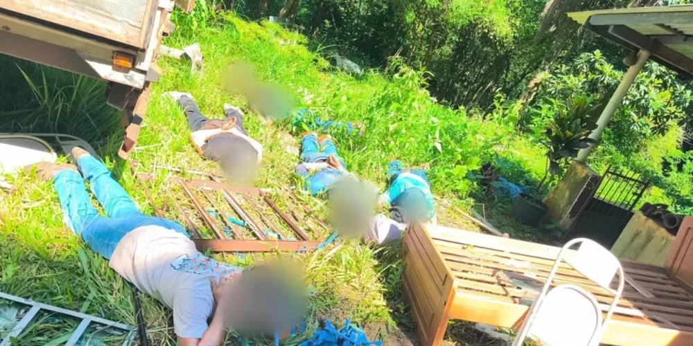 Além disso, outras oito pessoas foram presas em flagrante por furto de eletrodomésticos e madeira