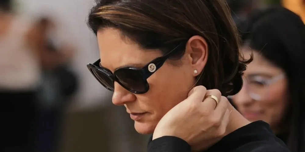 Michelle Bolsonaro afirmou 'confiar no Senhor', sobre a prisão de Bolsonaro