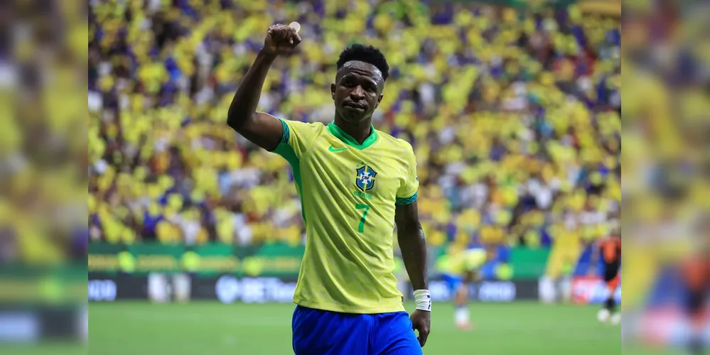 Vinícius Júnior com a camisa da Seleção Brasileira