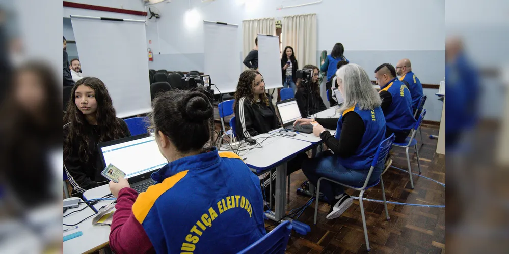 O projeto é uma iniciativa do Tribunal Regional Eleitoral do Paraná (TRE-PR) que busca engajar a participação dos adolescentes no exercício do voto