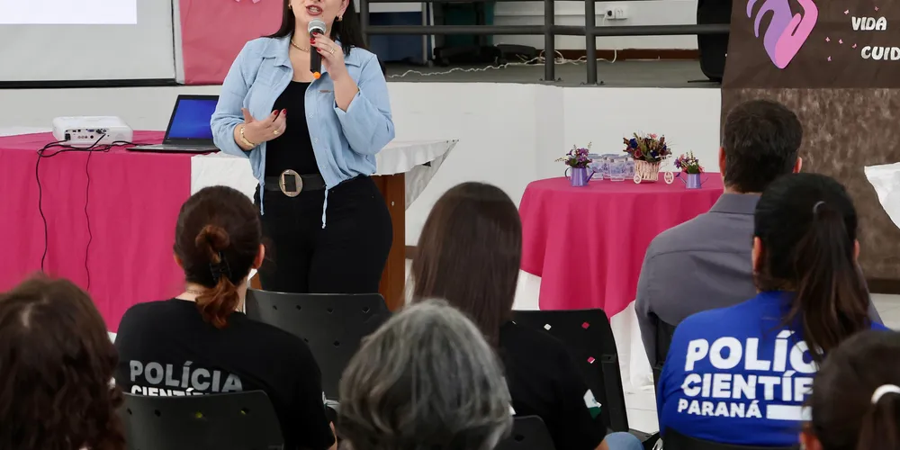 A prefeita Elisangela Pedroso participou do evento em Carambeí