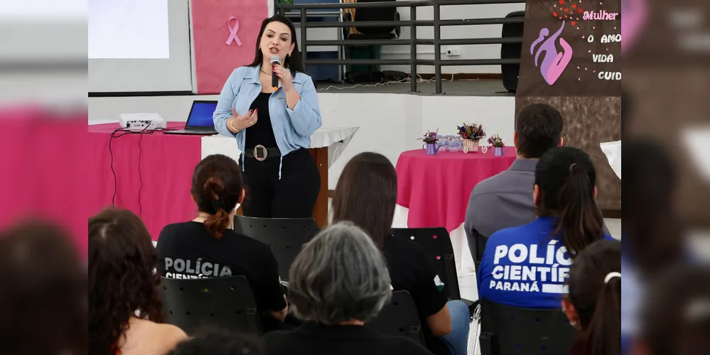 A prefeita Elisangela Pedroso participou do evento em Carambeí
