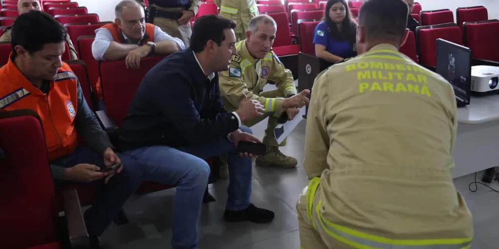 O governador está na cidade acompanhando o trabalho da Defesa Civil, do Corpo de Bombeiros e das equipes estaduais