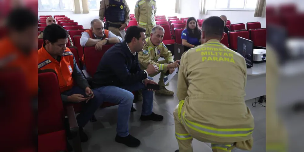O governador está na cidade acompanhando o trabalho da Defesa Civil, do Corpo de Bombeiros e das equipes estaduais