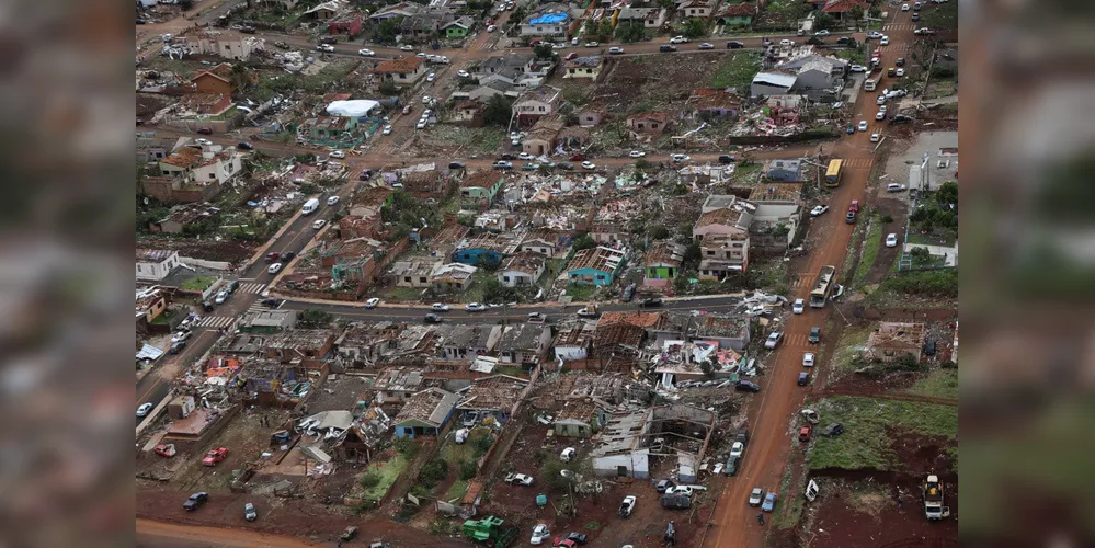 Residências e prédios comerciais do município ficaram destruídos
