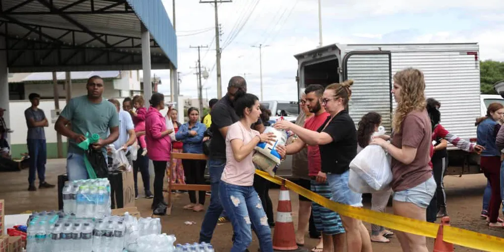 A PRF está recebendo água potável, alimentos não perecíveis, roupas e calçados em boas condições