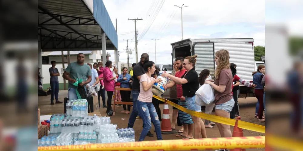 A PRF está recebendo água potável, alimentos não perecíveis, roupas e calçados em boas condições