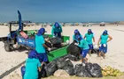 Em quatro dias, Sanepar já retirou 21 toneladas de lixo das praias do Paraná