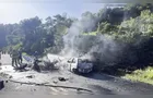 Caminhoneiro corta cinto e escapa de incêndio em colisão que matou passageiro no PR