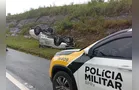 Condutor perde controle de caminhonete e capota na PR-151