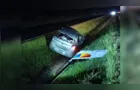 Carro capota após bater em canaleta e deixa três feridos na PR-151, em Piraí do Sul