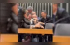 Glauber Braga é retirado à força após ocupar a Mesa Diretora da Câmara